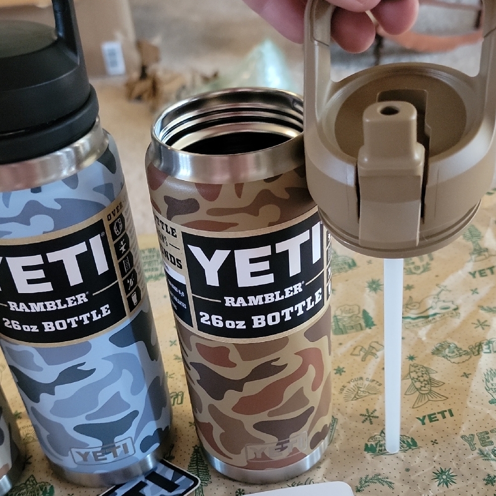 NWT YETI Rambler 26 oz Bottle - Camo Trio (Tan, Blue & Wetlands) - Picture 5 of 13